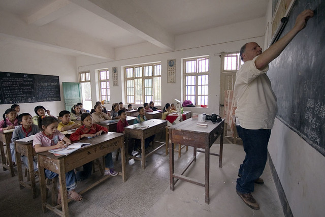 'Eliot and the Year 6 students' by Brian Yap (葉)